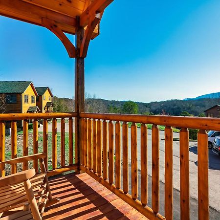 Full Equipped Cabin With A Pool And Game Room Smokies Views Gatlinburg Zewnętrze zdjęcie